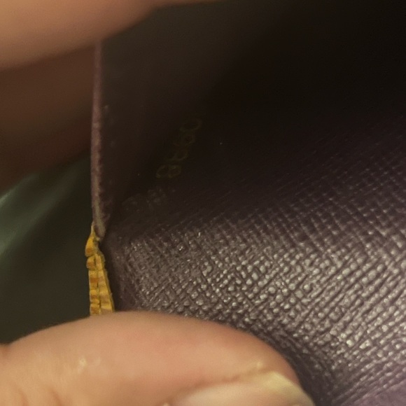 Lv epi wallet w/ snap coin - Picture 10 of 12